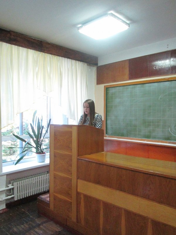 Студентка ІІ курсу Анастасія Лісогурська доповідала на тему  «Ефективність застосування гербіцидів та біостимуляторів росту у посівах сої»
