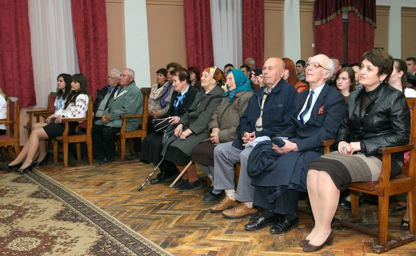 Хай не згасає пам'ять про героїв!