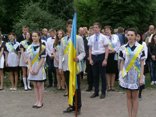 Пролунав останній дзвоник для учнів загальноосвітньої школи  І-ІІІ ступенів №11 ім. М.П. Бажана