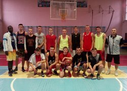 Товариська зустріч чоловічих команд з баскетболу