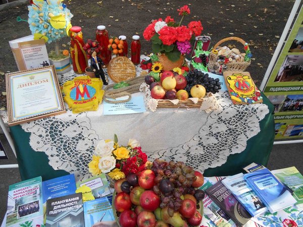 Менеджери створюють чарівний світ виробів із солоного тіста