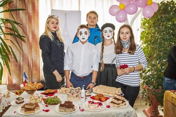 Благодійний ярмарок «Подаруй дитині свято»