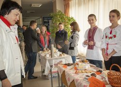 Благодійний ярмарок «Подаруй дитині свято»