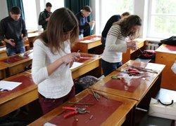 Виконання щеплення винограду способом поліпшеного копулірування "на ребро"