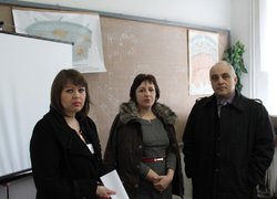 Члени журі - фахівці з овочівництва доценти Сергій Вдовенко і Наталія Нікончук та член мандатної комісії доцент Вікторія Кецкало (справа - наліво)