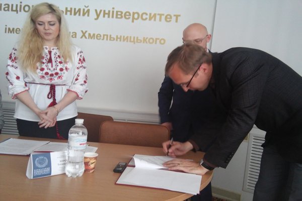 Підписано договір про співпрацю Рад молодих учених ВНЗ Черкащини
