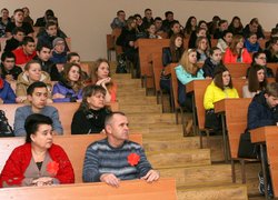 «Мамо, не плач. Я повернусь весною. У шибку пташинкою вдарюсь твою…»