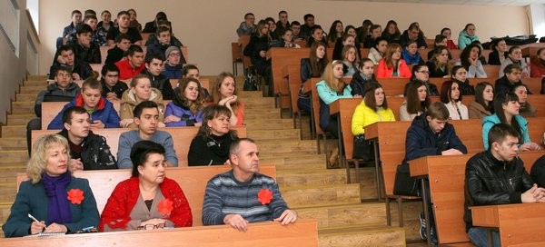 «Мамо, не плач. Я повернусь весною. У шибку пташинкою вдарюсь твою…»