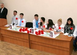 «Мамо, не плач. Я повернусь весною. У шибку пташинкою вдарюсь твою…»