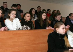 «Мамо, не плач. Я повернусь весною. У шибку пташинкою вдарюсь твою…»