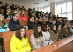 «Мамо, не плач. Я повернусь весною. У шибку пташинкою вдарюсь твою…»