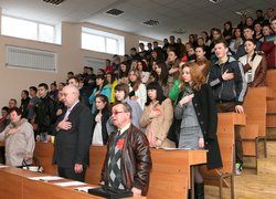 «Мамо, не плач. Я повернусь весною. У шибку пташинкою вдарюсь твою…»