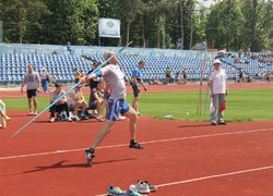 Спис метає Томашенко Богдан