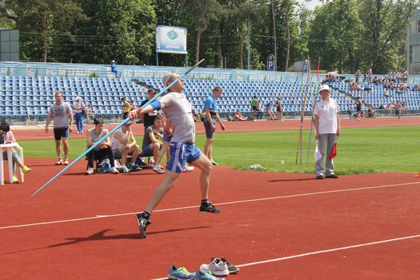 Спис метає Томашенко Богдан