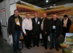 Спільне фото з регіональним представником ТОВ «Хімагромаркетинг» Миколою Демчуком (випускник університету 1995 р.)