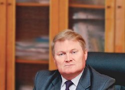 Камінський Віктор Францевич,  директор ННЦ «Інститут землеробства НААН», член–кореспондент НААН України, доктор с.–г. наук, професор, випускник факультету агрономії 1983 року