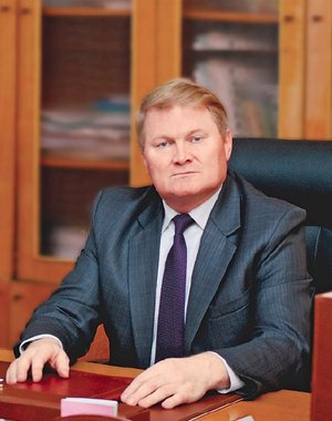 Камінський Віктор Францевич,  директор ННЦ «Інститут землеробства НААН», член–кореспондент НААН України, доктор с.–г. наук, професор, випускник факультету агрономії 1983 року
