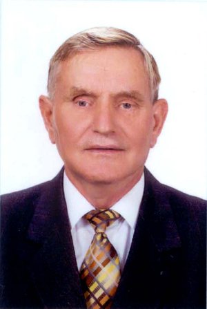 Кравченко Владислав Андрійович заступник академіка–секретаря відділення рослинництва НААН України, академік НААН, доктор с.-г. наук, професор, заслужений діяч науки і техніки, випускник факультет агрономії 1965 року.