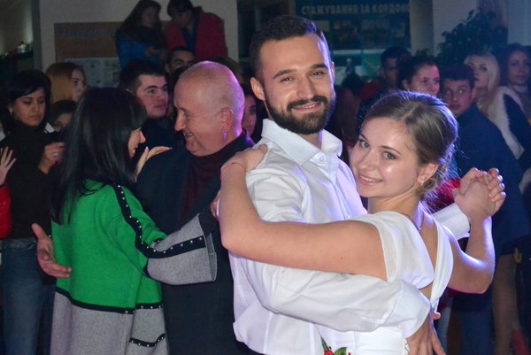 Осінній вальс закружляв Уманський НУС