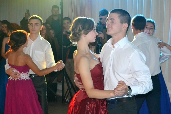 Осінній вальс закружляв Уманський НУС