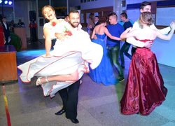 Осінній вальс закружляв Уманський НУС