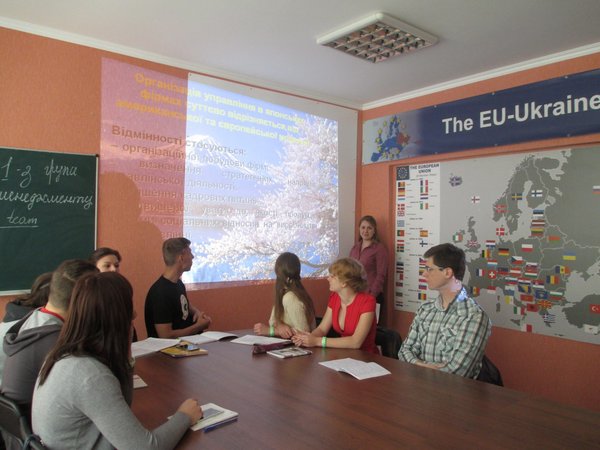 Креативне заняття «Мозаїка міжнародного менеджменту»