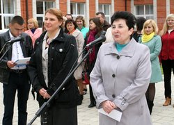 Юлія Нестерчук (декан факультету економіки і підприємництва) та Віра Костюк (декан факультету 2009-2011 рр.)