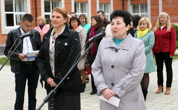 Юлія Нестерчук (декан факультету економіки і підприємництва) та Віра Костюк (декан факультету 2009-2011 рр.)