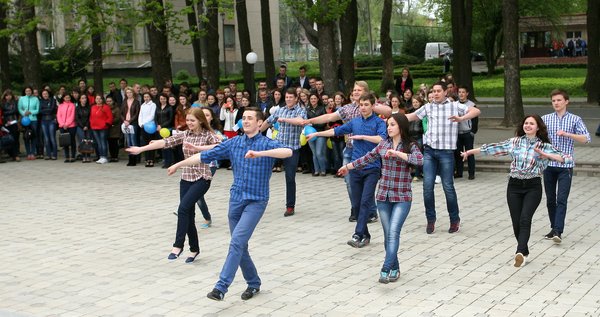Флешмоб студентів факультету економіки і підприємництва УНУС