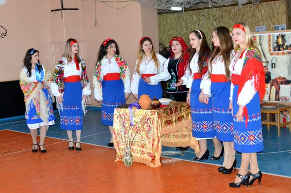 Поки живуть традиції – живе і народ