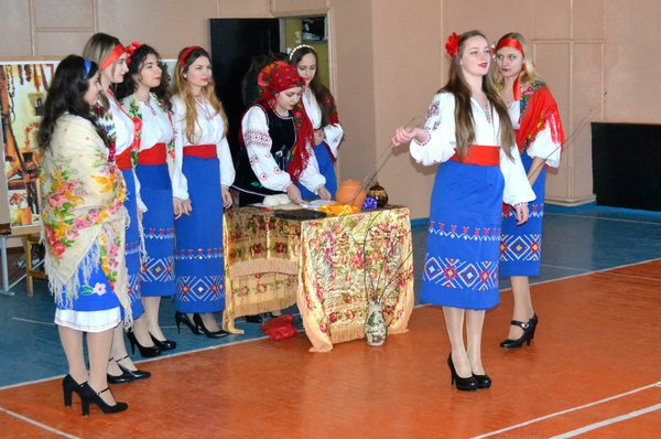 Поки живуть традиції – живе і народ