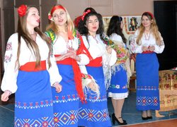 Поки живуть традиції – живе і народ
