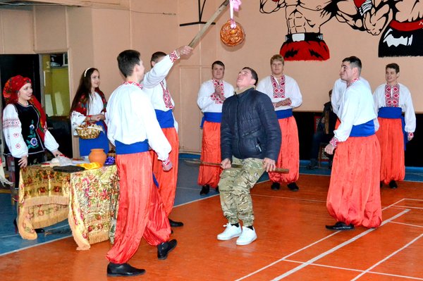 Поки живуть традиції – живе і народ