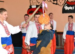 Поки живуть традиції – живе і народ
