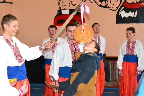 Поки живуть традиції – живе і народ