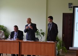 Вручення доценту Олександру Пушці посвідчення члена-кореспондента МААО
