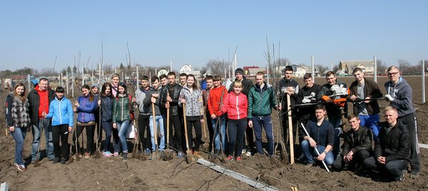 В Уманському НУС закладено яблуневий навчально-дослідний сад
