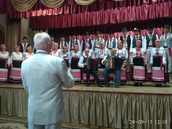 Народний аматорський хор «Любисток» привітав колектив Уманського НУС зі святом