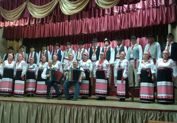 Народний аматорський хор «Любисток» привітав колектив Уманського НУС зі святом