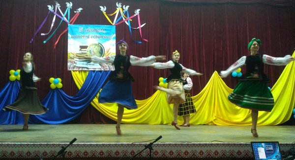 Творчі колективи Уманського НУС привітали освітян з професійним святом