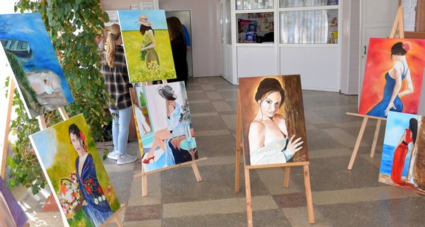 Картини уманської художниці підкорюють черкащан