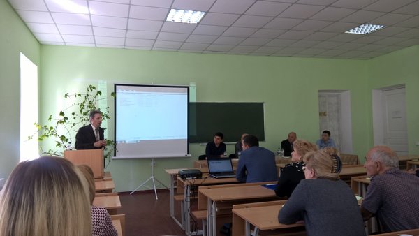 Доповідає професор Олександр Караєв