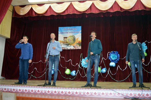 Творчі вітання освітянам району