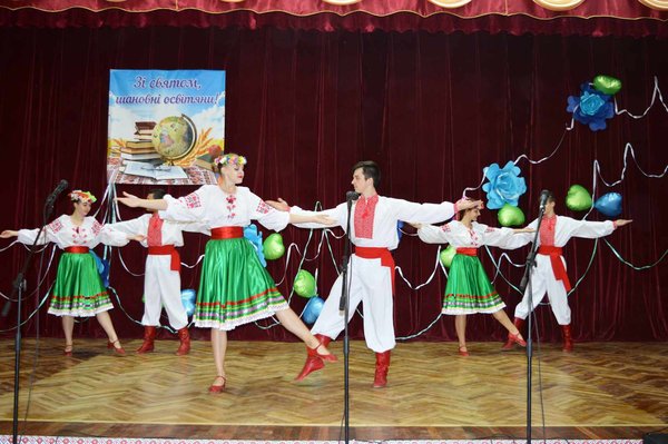 Творчі вітання освітянам району
