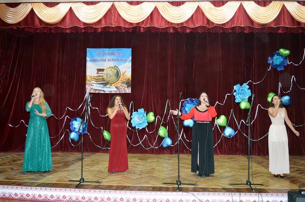 Творчі вітання освітянам району