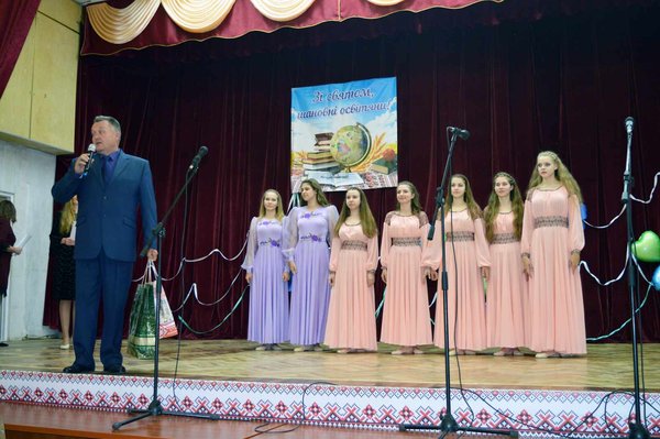 Творчі вітання освітянам району