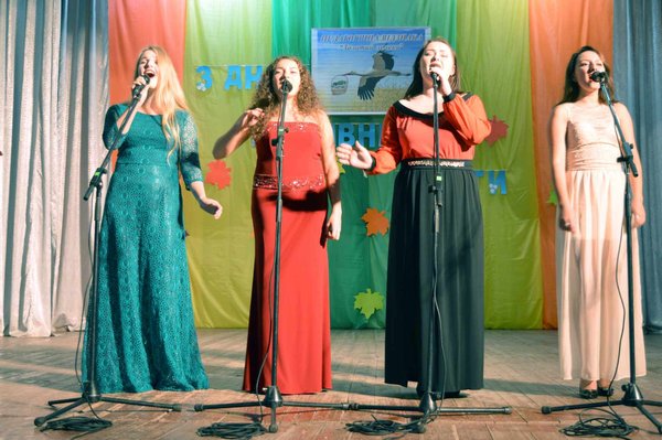 Творчі вітання освітянам району