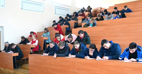 Нас єднає наша мова