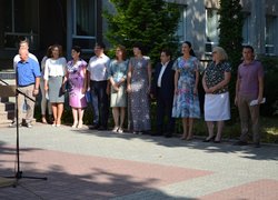 І голос дзвоника веселий нам сповістив про рік новий!