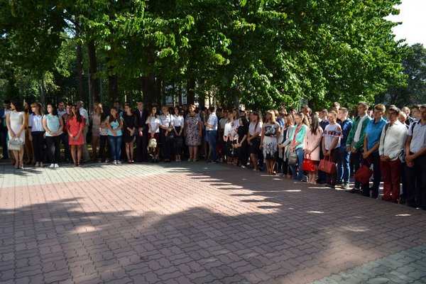 І голос дзвоника веселий нам сповістив про рік новий!